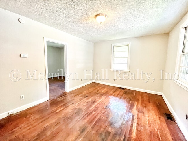 Building Photo - Cute Historic Bungalow Near Columbia College!