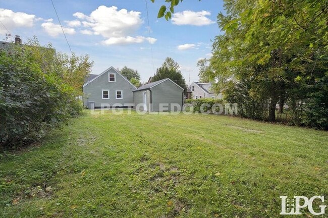 Building Photo - 2736 Northwood Ave