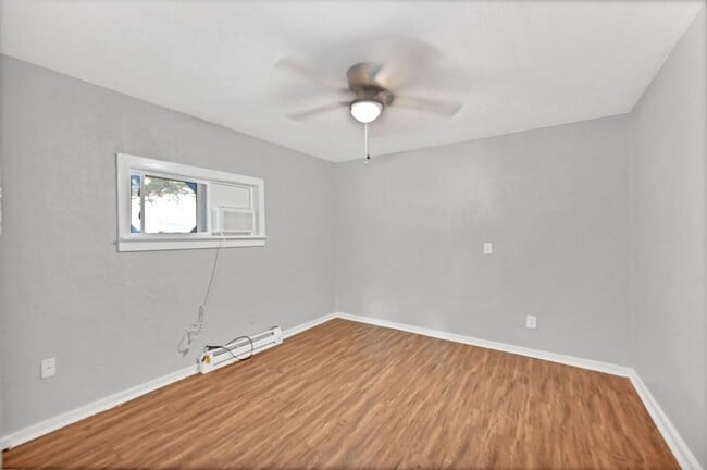 Building Photo - Newley remodeled 2 bedroom