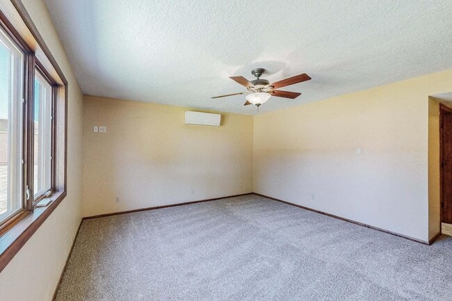 Building Photo - 501 Calle De