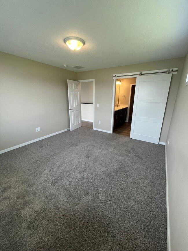 Building Photo - 1665 20th Ave SE