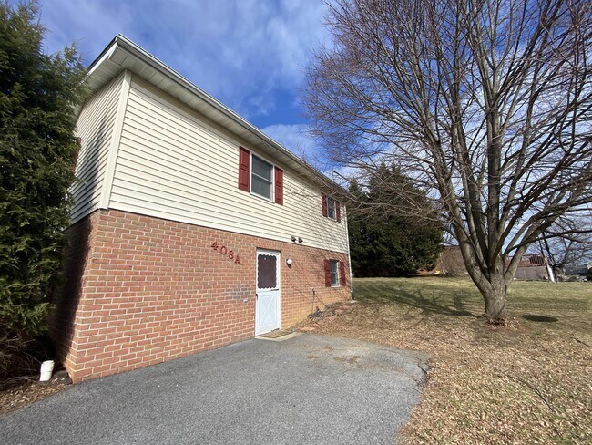 Building Photo - 408A Overlook Dr