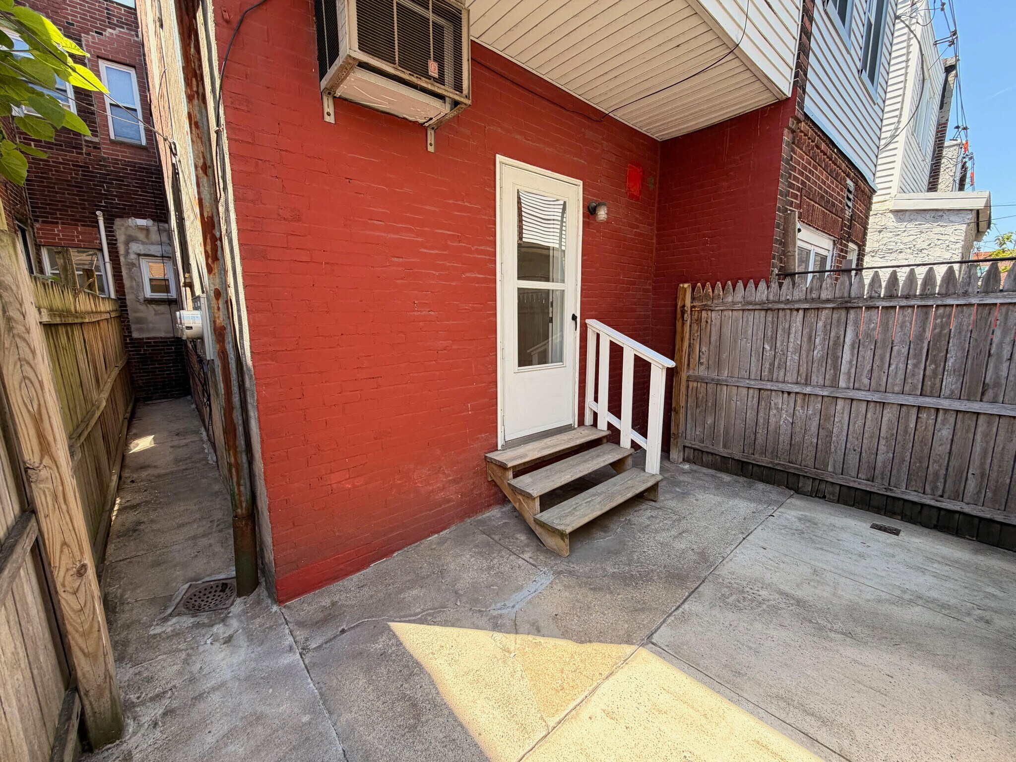 Building Photo - 2045 Snyder Ave