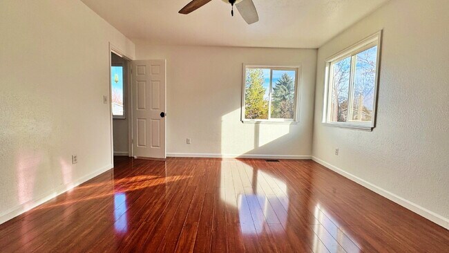 Building Photo - Large Deck & Fenced Backyard in this Lovely 3 Bed 2 Bath 2 Garage Home in Stone Ridge Park!!