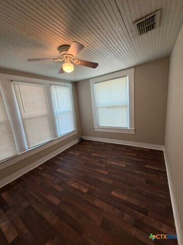Building Photo - 322 W Austin St