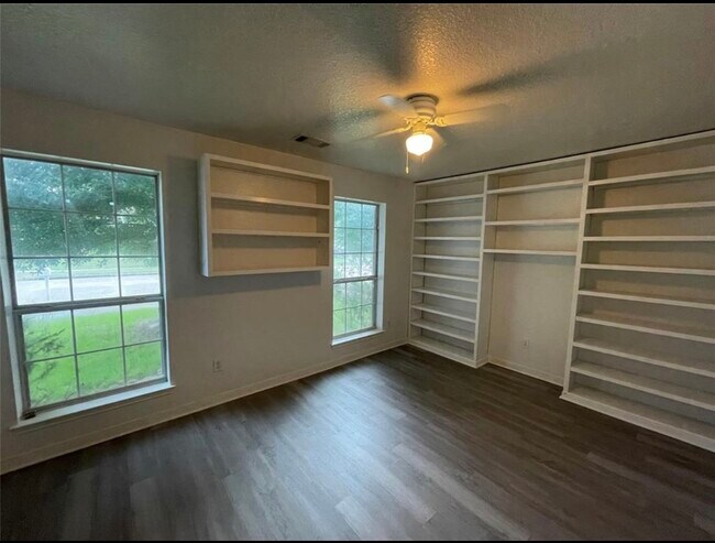 Building Photo - 21338 Hadrian Dr