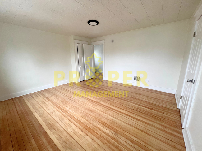 Building Photo - 3 bedrooms 2 bathrooms house for rent
