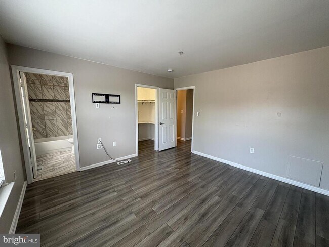 Building Photo - 4005 Blakney Ln SE