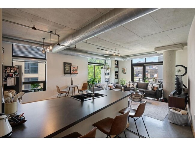 Primary Photo - 720 N 4th St