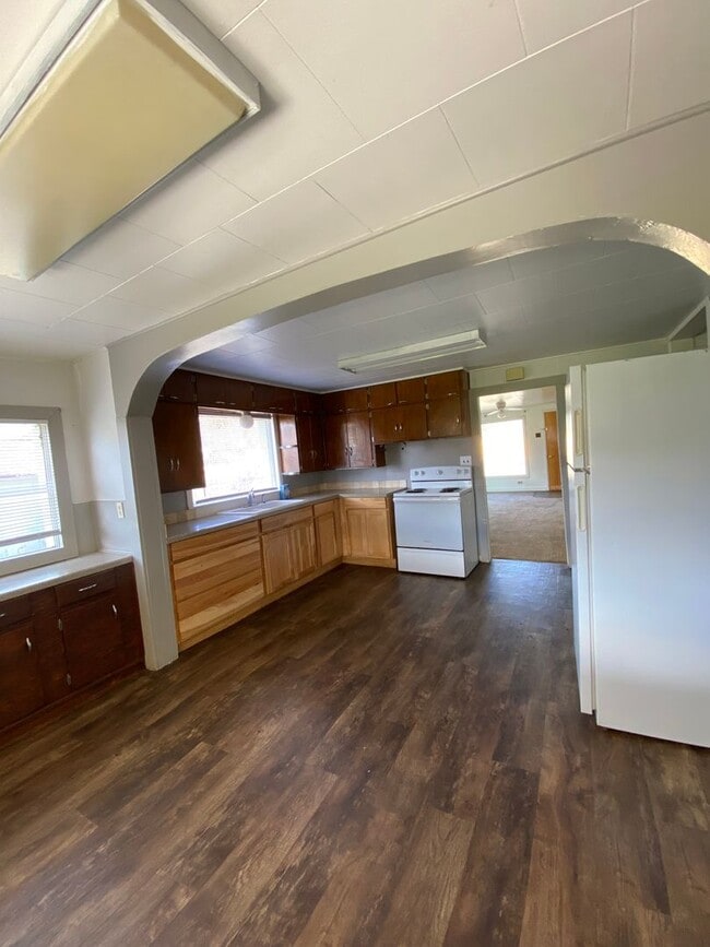 Building Photo - 1008 Lake Ave