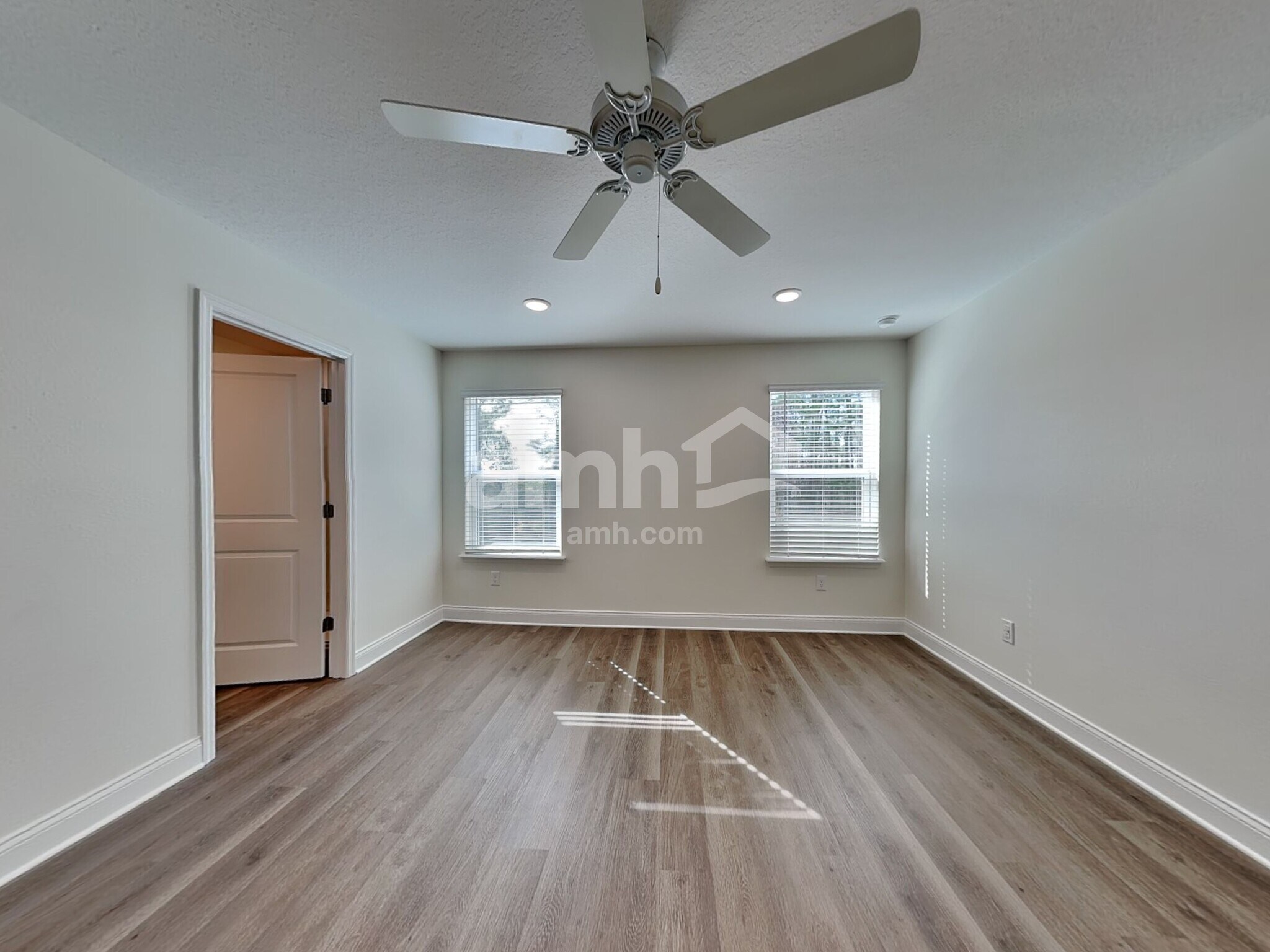 Building Photo - 5702 Oesterle Rd