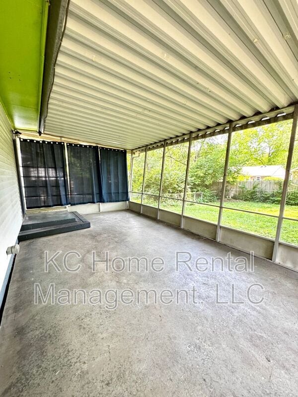 Building Photo - 5431 Outlook St