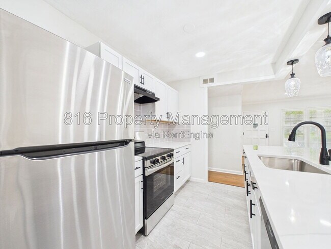 Building Photo - 6420 W 81st Terrace