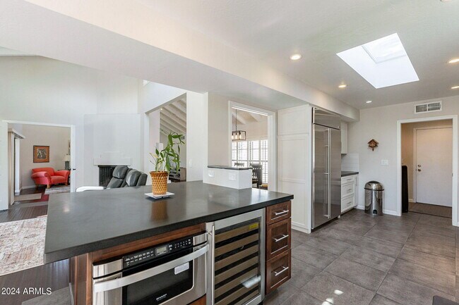 Building Photo - 8257 E Del Cadena Dr