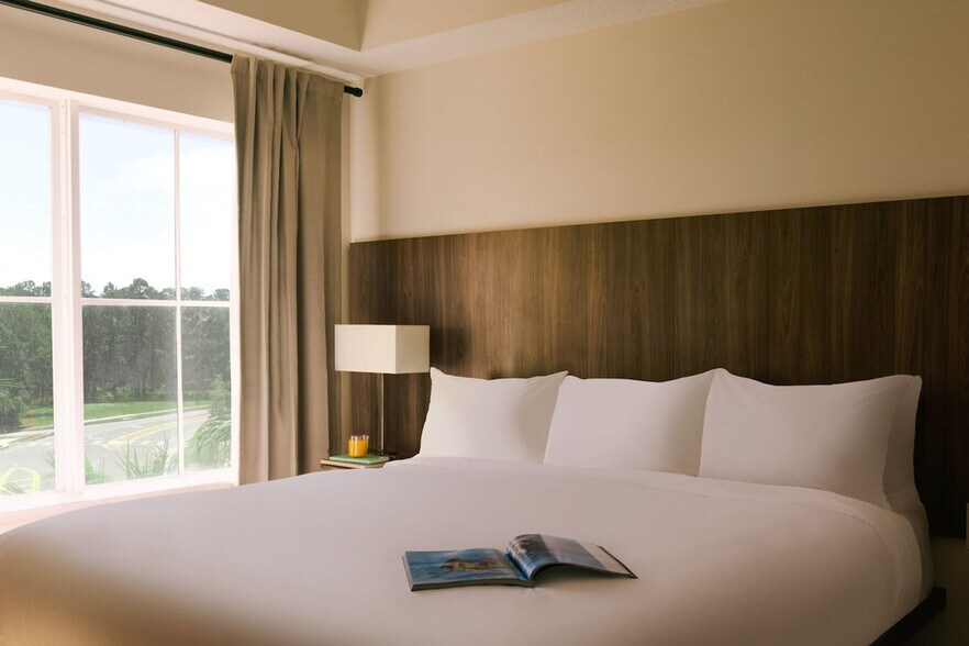 Building Photo - 7415 Universal Blvd