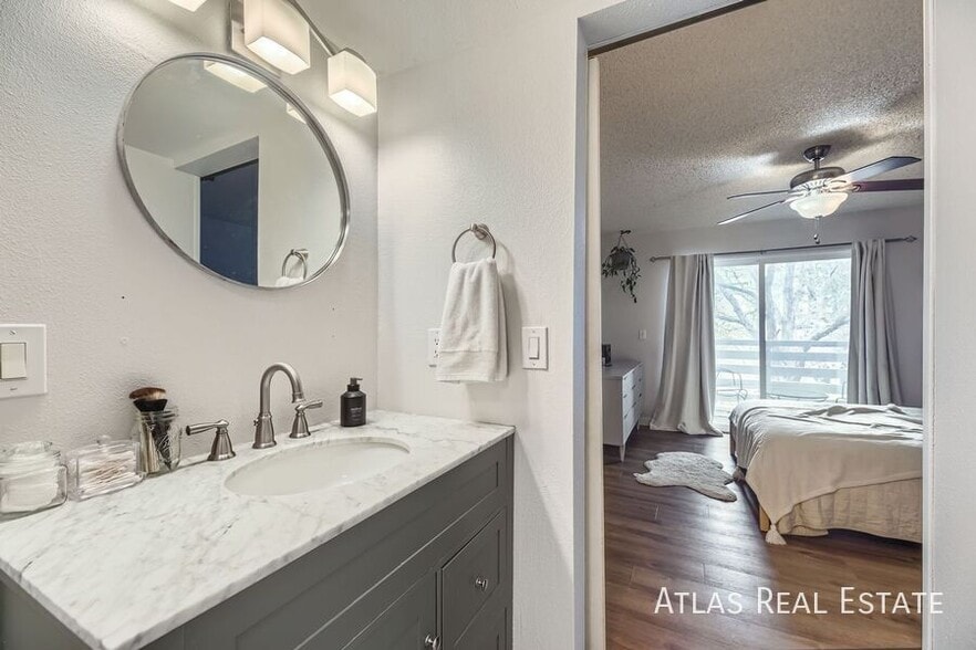 Building Photo - 3141 S Tamarac Dr