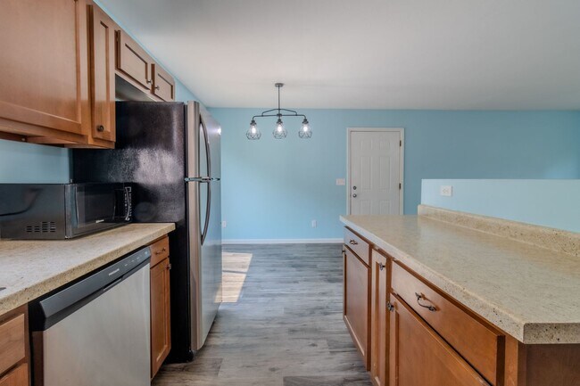 Building Photo - 11821 Lillian Lee Dr