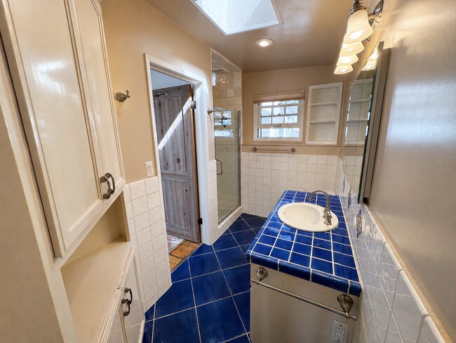 Building Photo - 352 Glen Ellen Dr