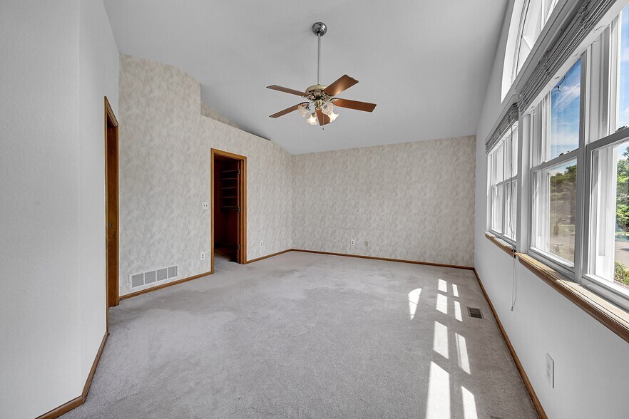 Building Photo - 379 Lincoln Ct