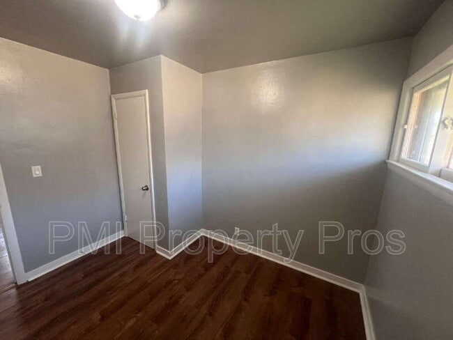 Building Photo - 5650 N 61st St