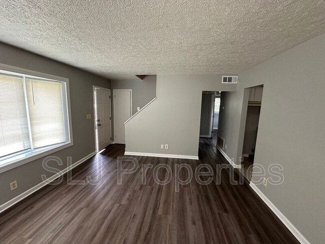 Building Photo - 9410 Cavalcade Ave