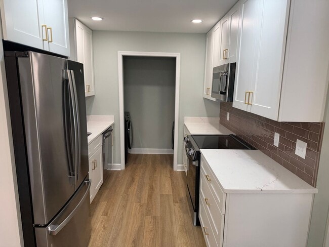 Building Photo - Newly renovated 2 bed 2 bath condo!