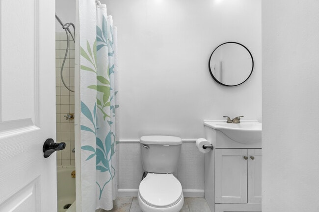 Building Photo - 8643 Clifton Way