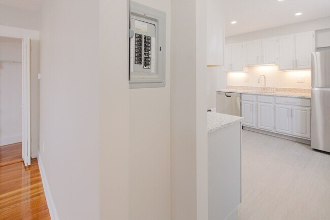 Building Photo - 259 Calvary St