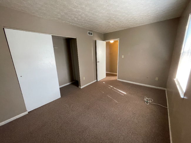 Building Photo - 1392 Summit St
