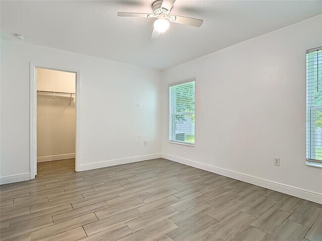 Building Photo - 3040 Lakes Crest Ave