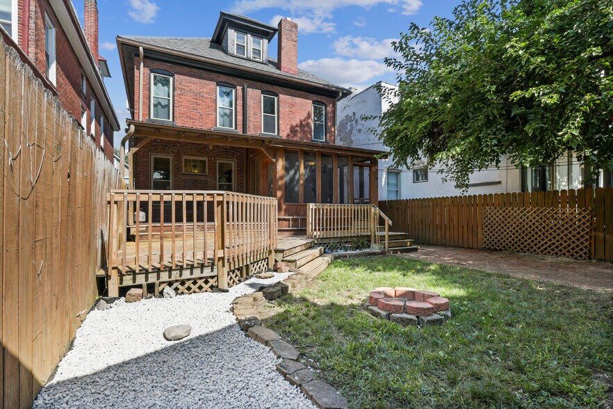 Fenced In Back Yard - 1489 Michigan Ave