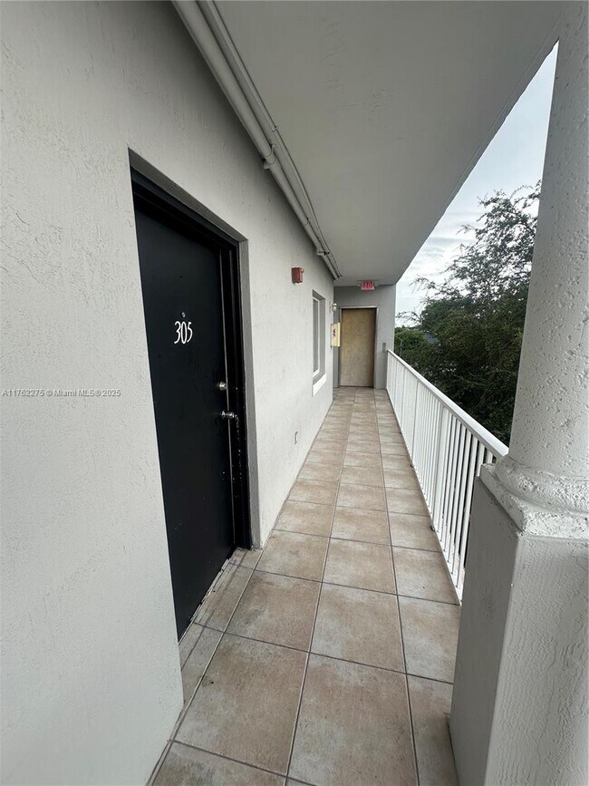 Building Photo - 1453 SW 3rd St