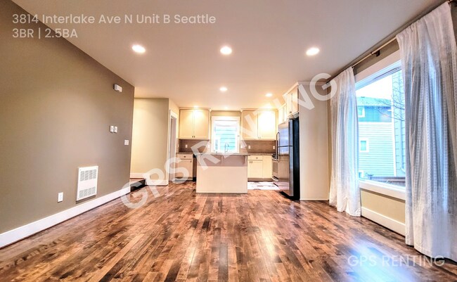 Building Photo - 3814 Interlake Ave N