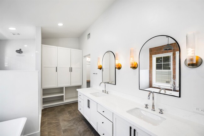 Building Photo - 1129 Euclid St