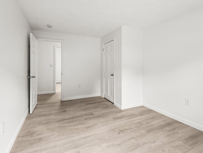 Building Photo - 26 Sidney St