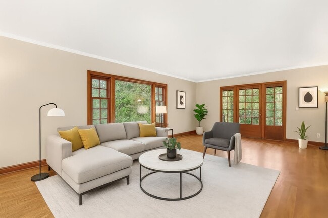 Building Photo - Luxurious Portland Heights home tucked away on a private street on nearly half an acre.