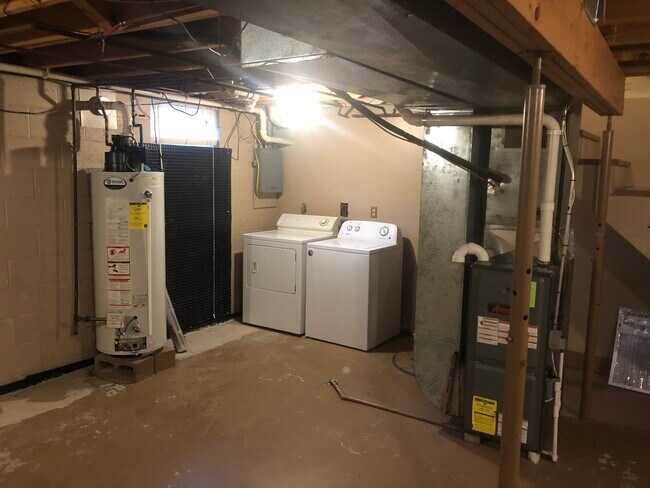 In unit Washer & Dryer - 913B Division St