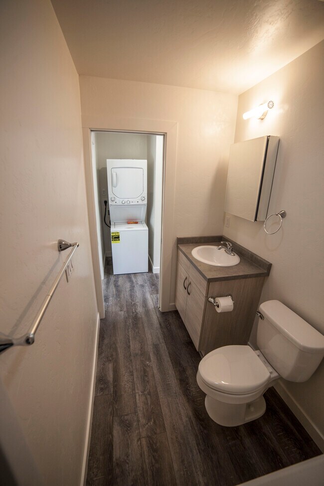 Building Photo - 316 S Ute Ave