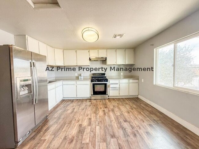 Building Photo - 2427 W Yavapai St