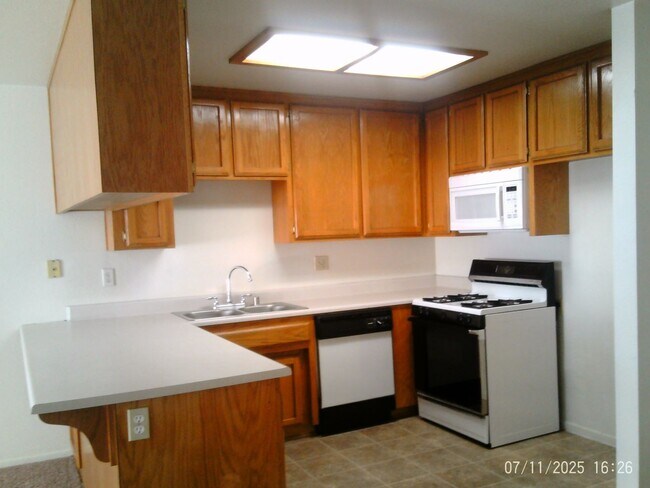 Building Photo - 8201 Laborough Dr