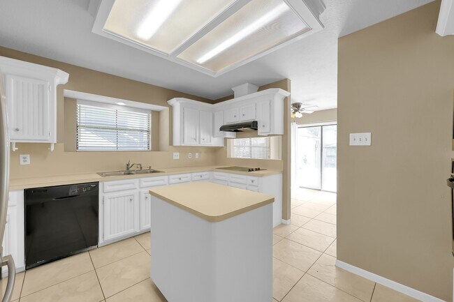 Building Photo - 3519 El James Dr