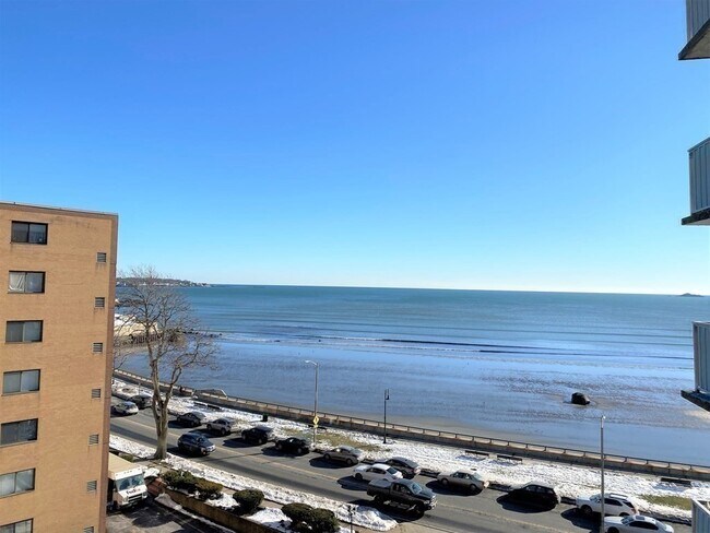 Building Photo - 300 Lynn Shore Dr