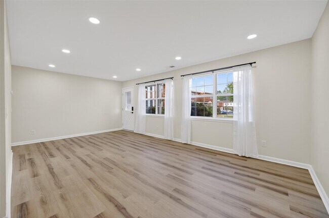 Building Photo - 276 Temple Hill Rd