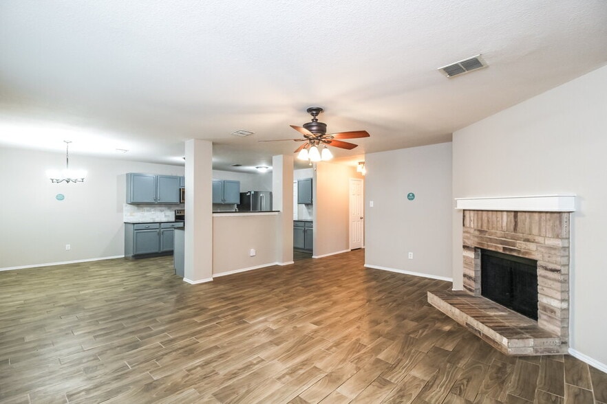 Building Photo - 2033 Shawnee Trail