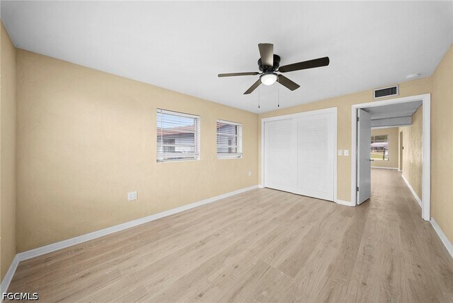 Building Photo - 275 Lakeview Dr