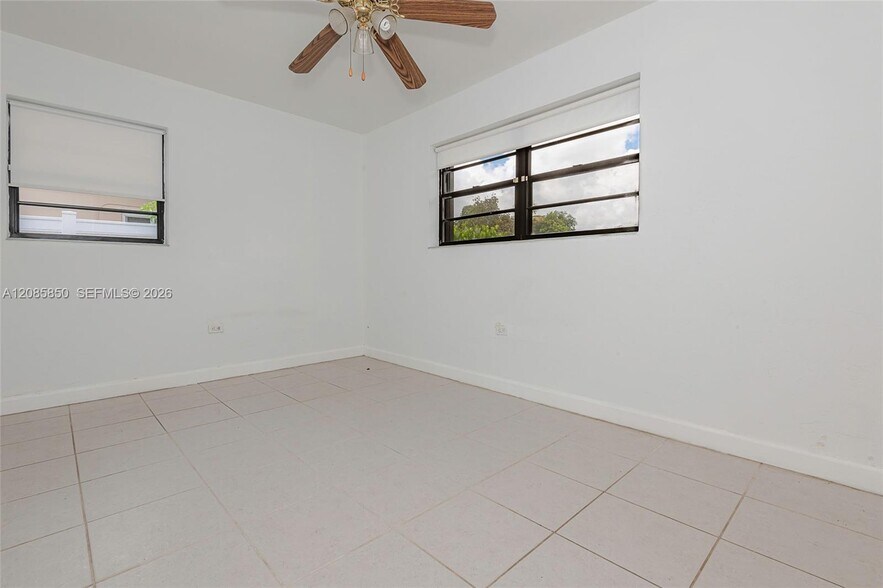 Building Photo - 2631 Alcazar Dr