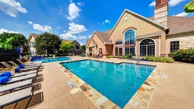 Building Photo - 670 Louis Henna Blvd