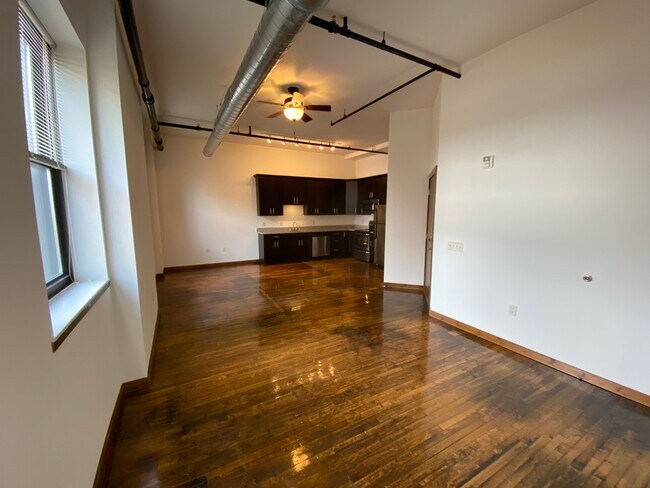 Building Photo - One West