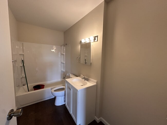 Building Photo - 693 N Cherry St