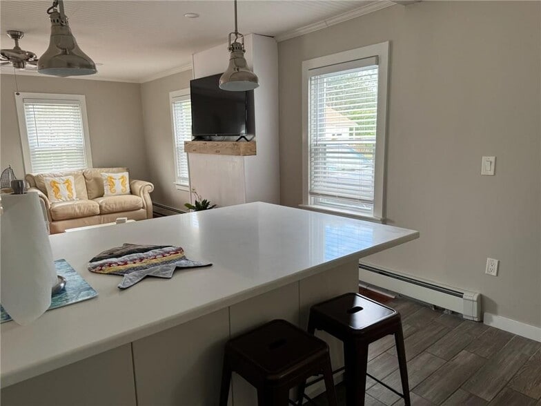 Building Photo - 53 Center Ave